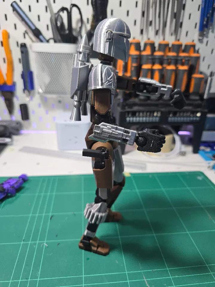 Holster & Modified Thigh Armour for CEO's Mando 13 (200%)