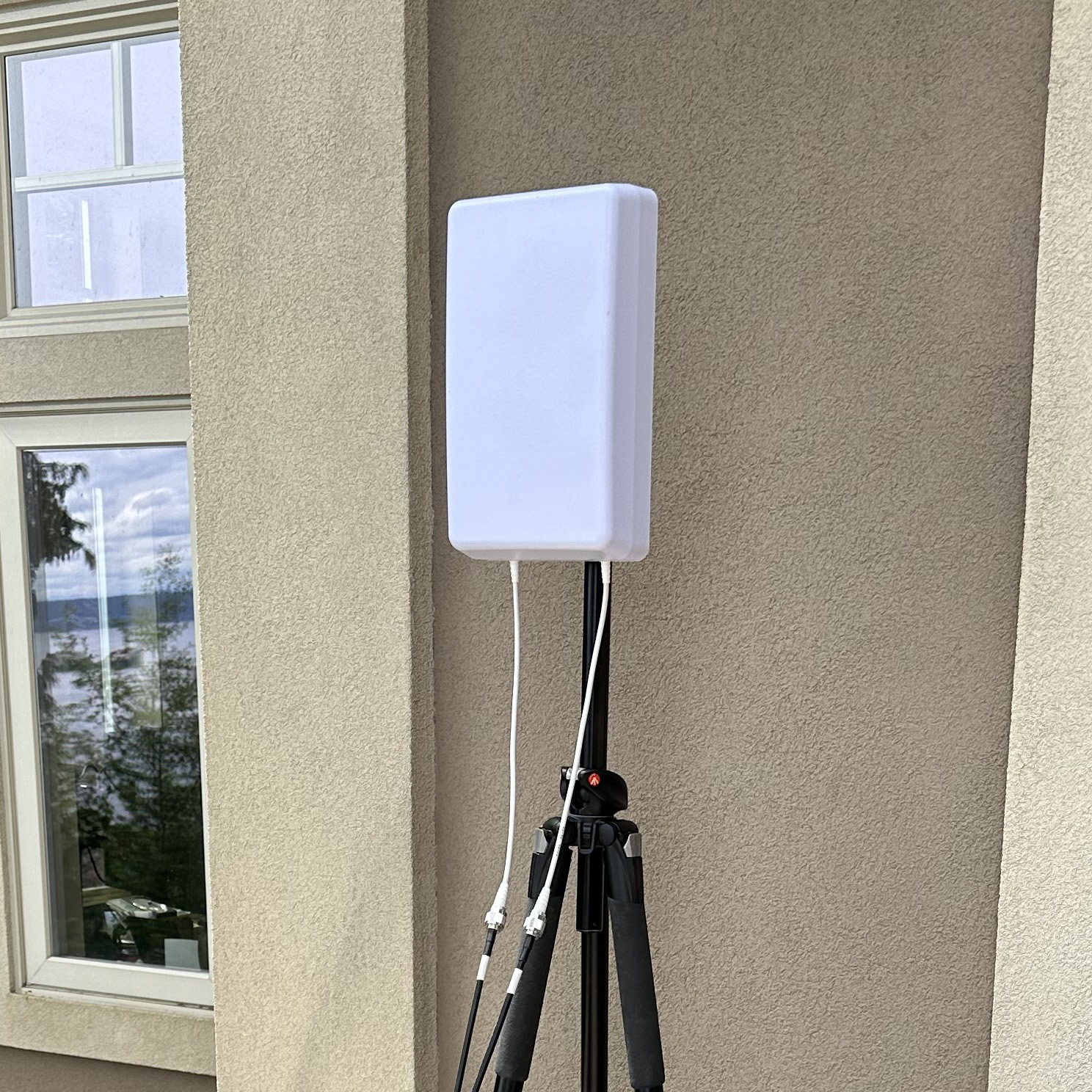 Tripod mount for Waveform MIMO antennas