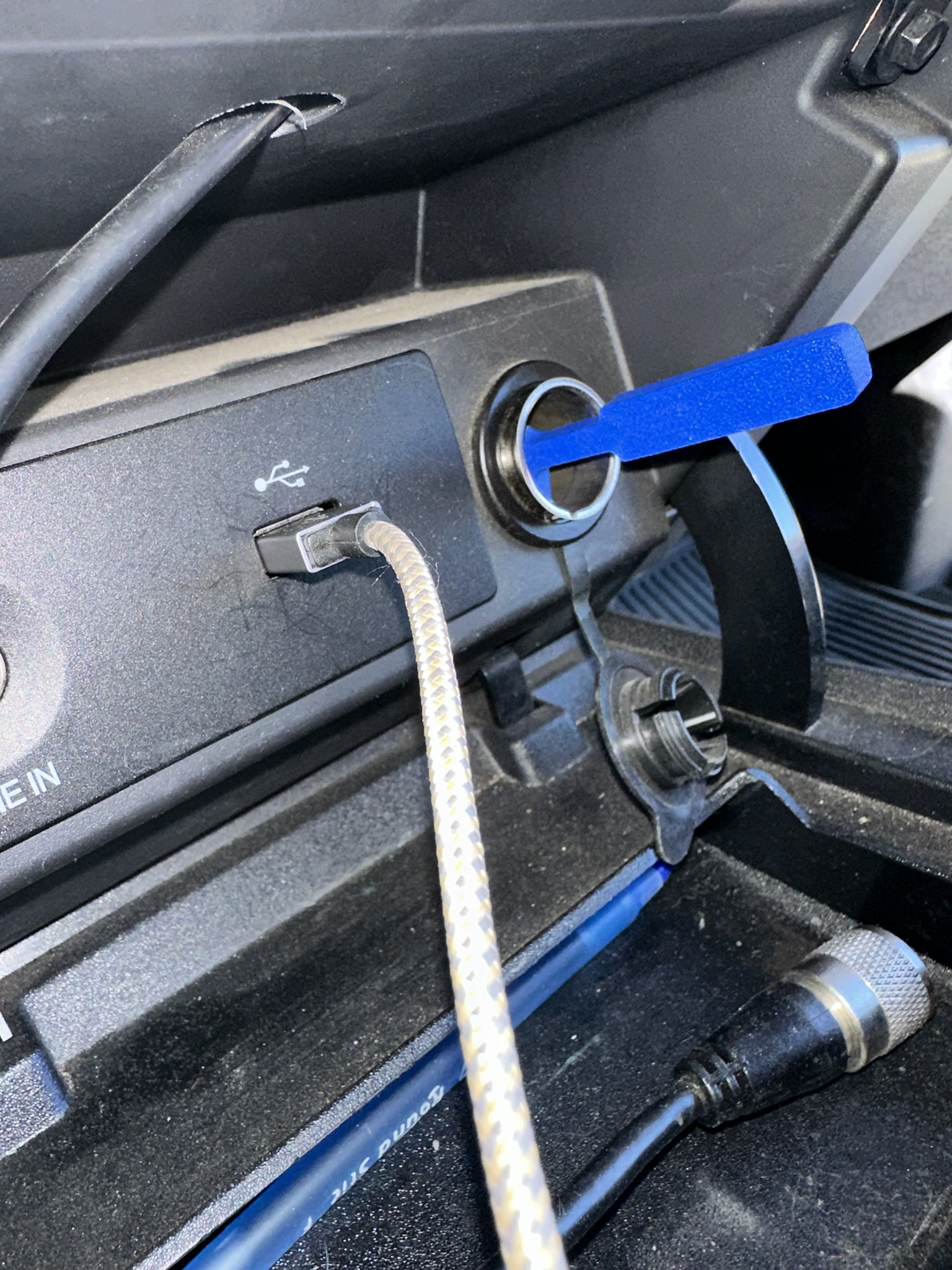 Ford cigar lighter/power point jack removal tool