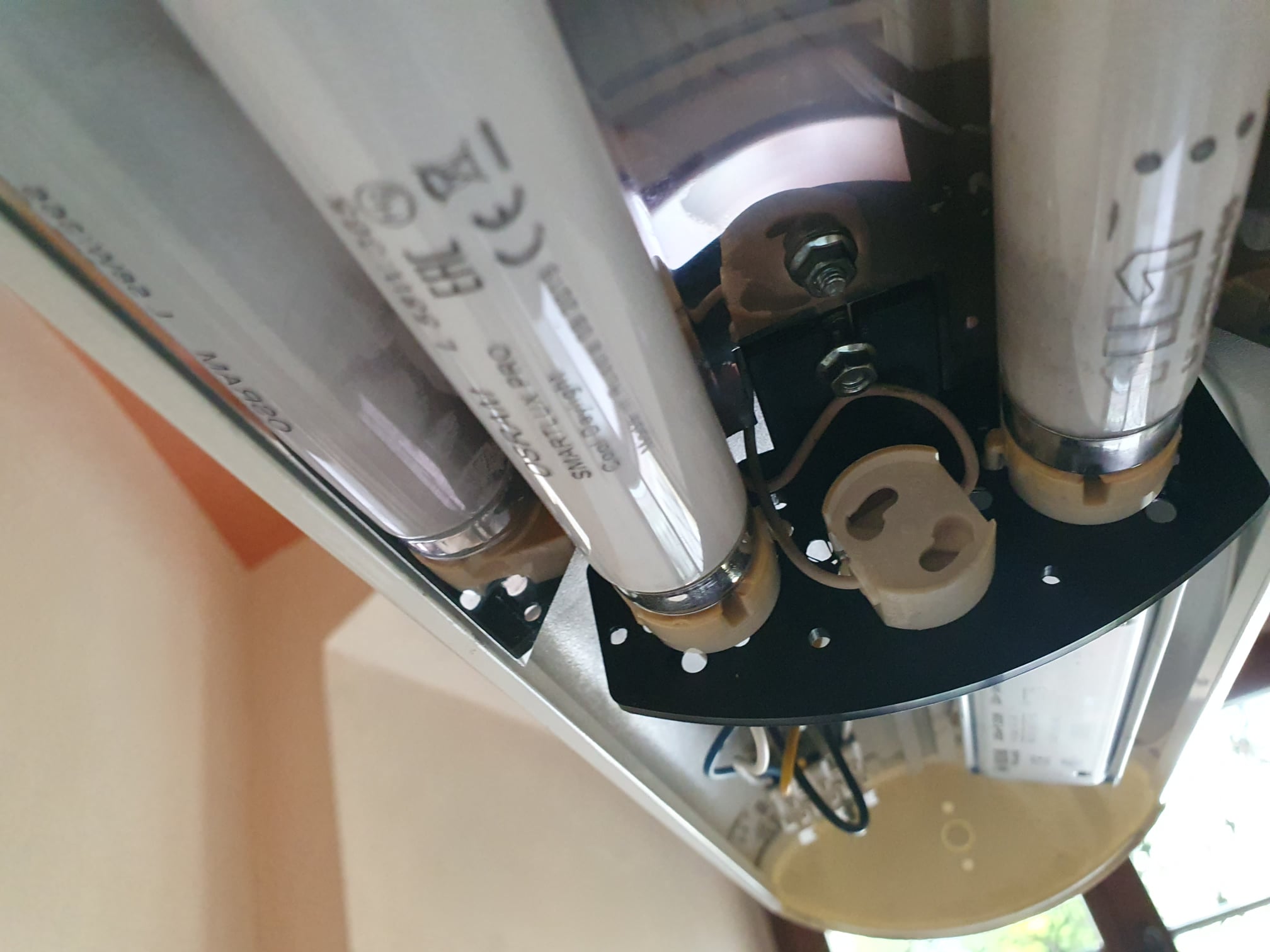 2x fluorescent bulb and starter mounting bracket