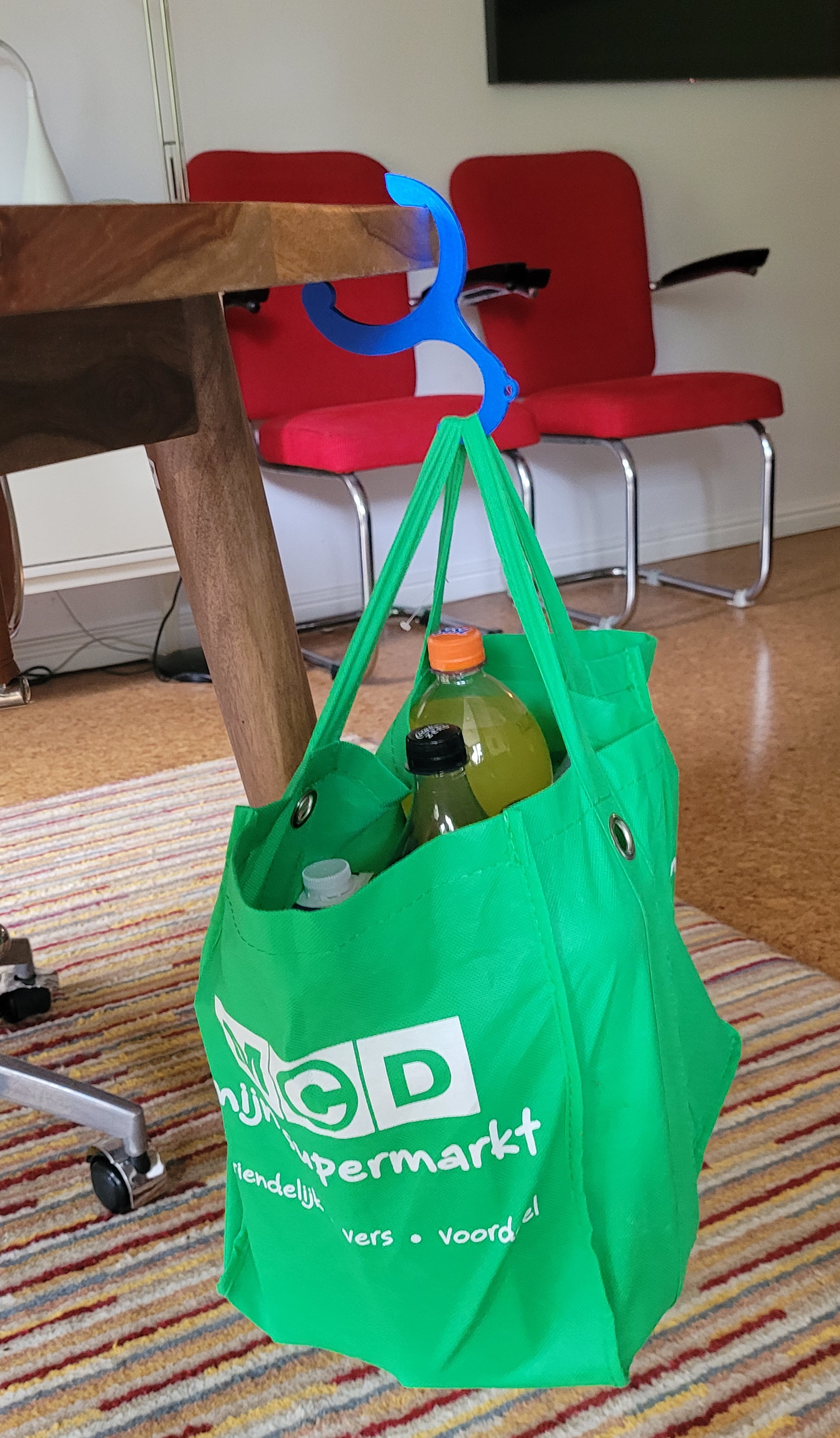 Secure Table Hook for Bag - Thief-Deterrent Design