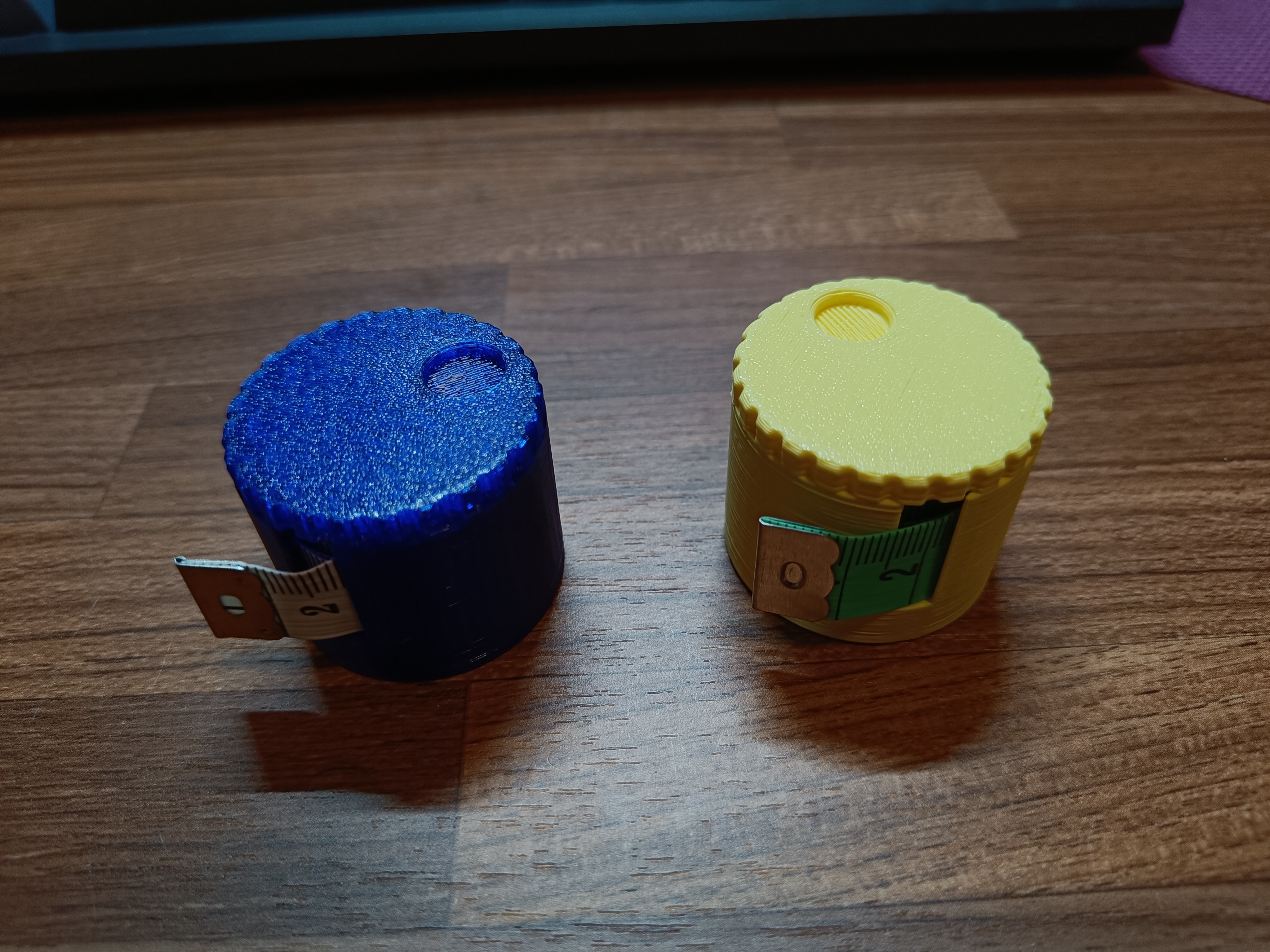 Sewing tape measure box (magnetic) / Krabička na krejčovský metr (s magnety)