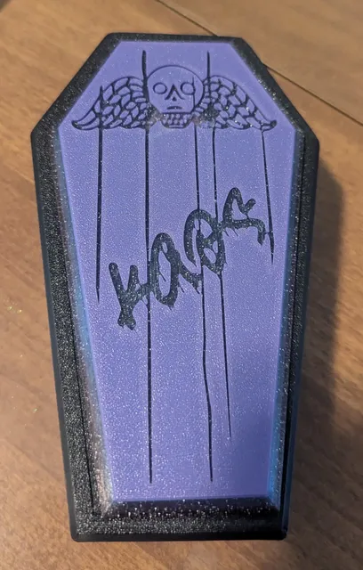 Deaths head twist lock coffin topper