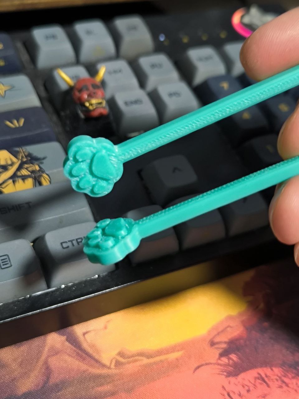 PAWSTICKS | SUSHI CHOPSTICKS WITH CAT & DOG PAWS (replica)