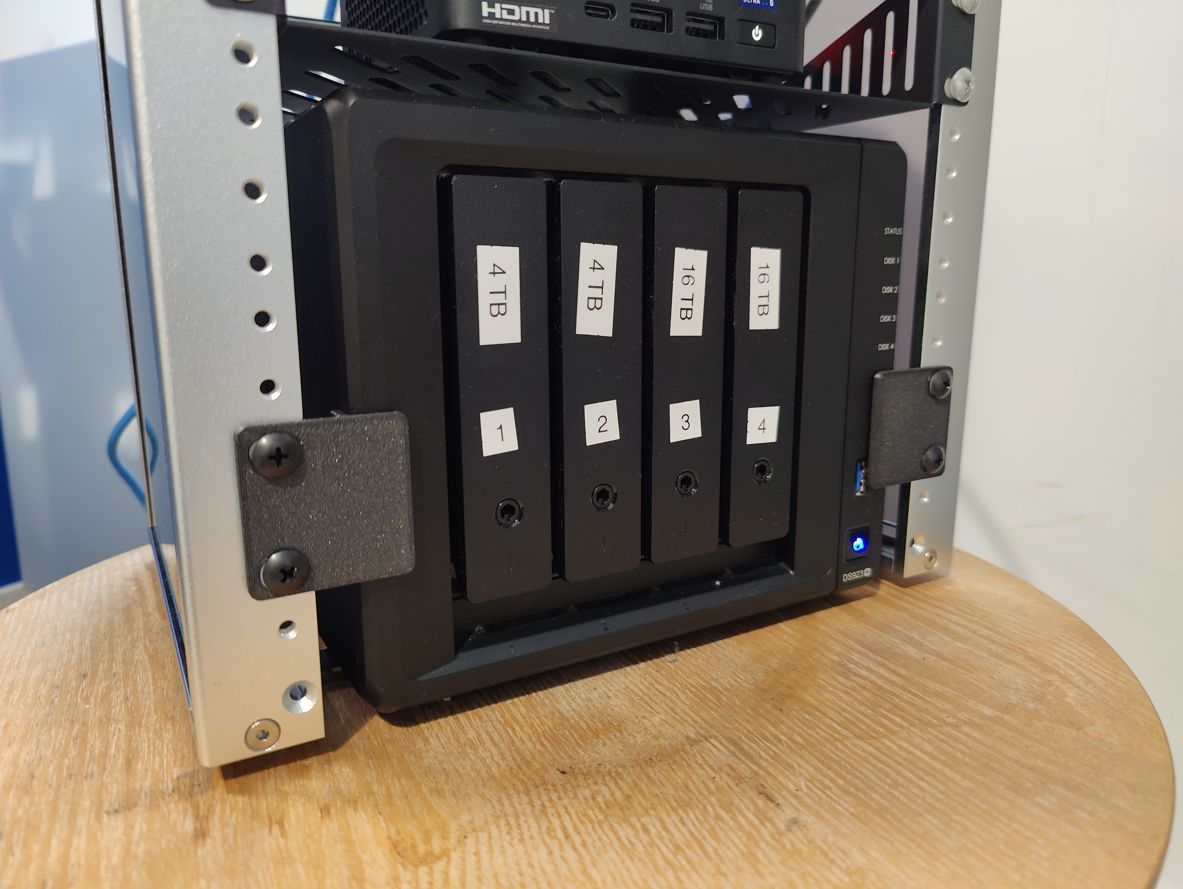 Synology DS923+ Anti-Slip Retainer Clips for DeskPi Rackmate T1