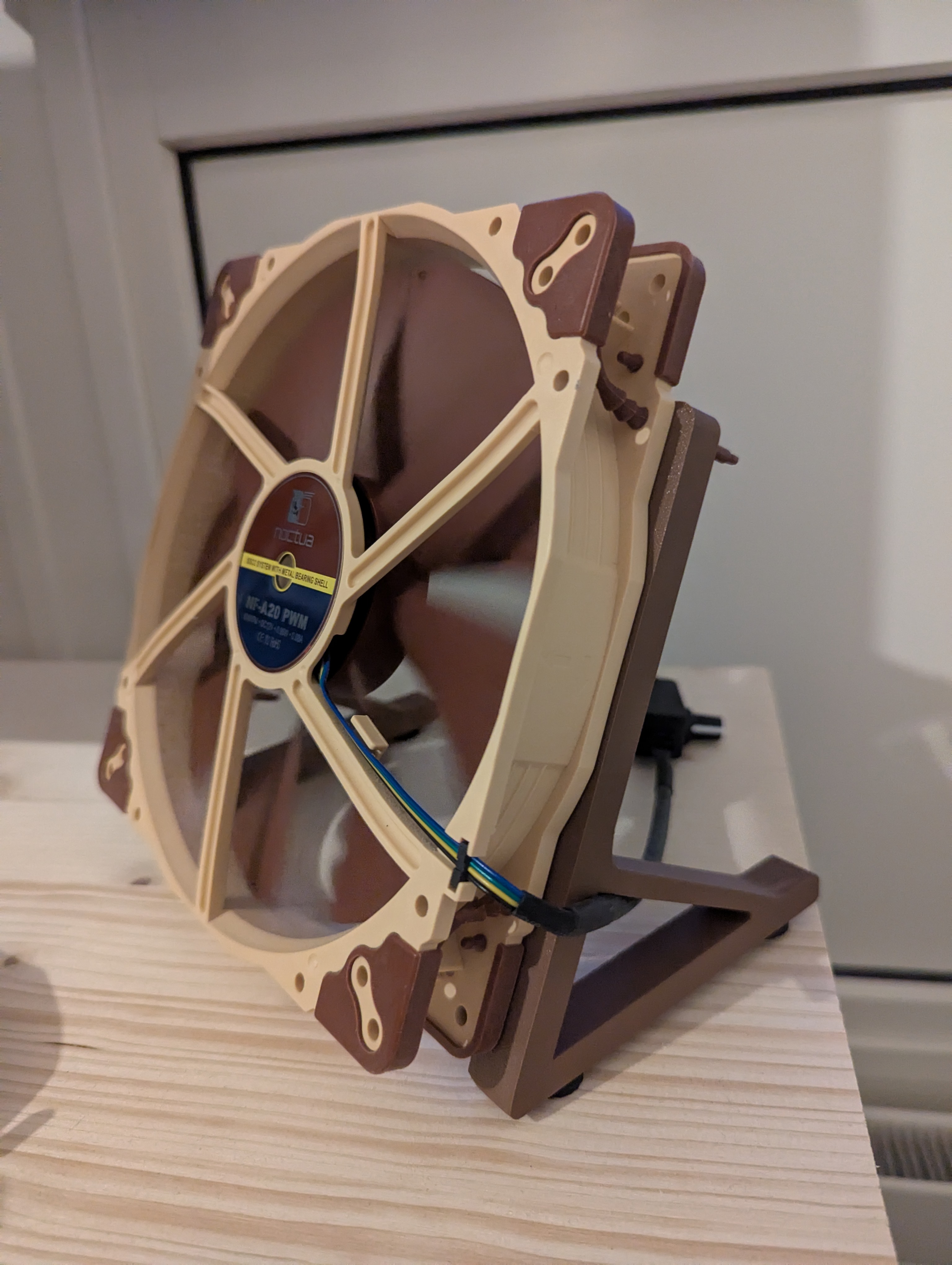 200mm Desk Fan Stand (noctua 200mm NF-A20)