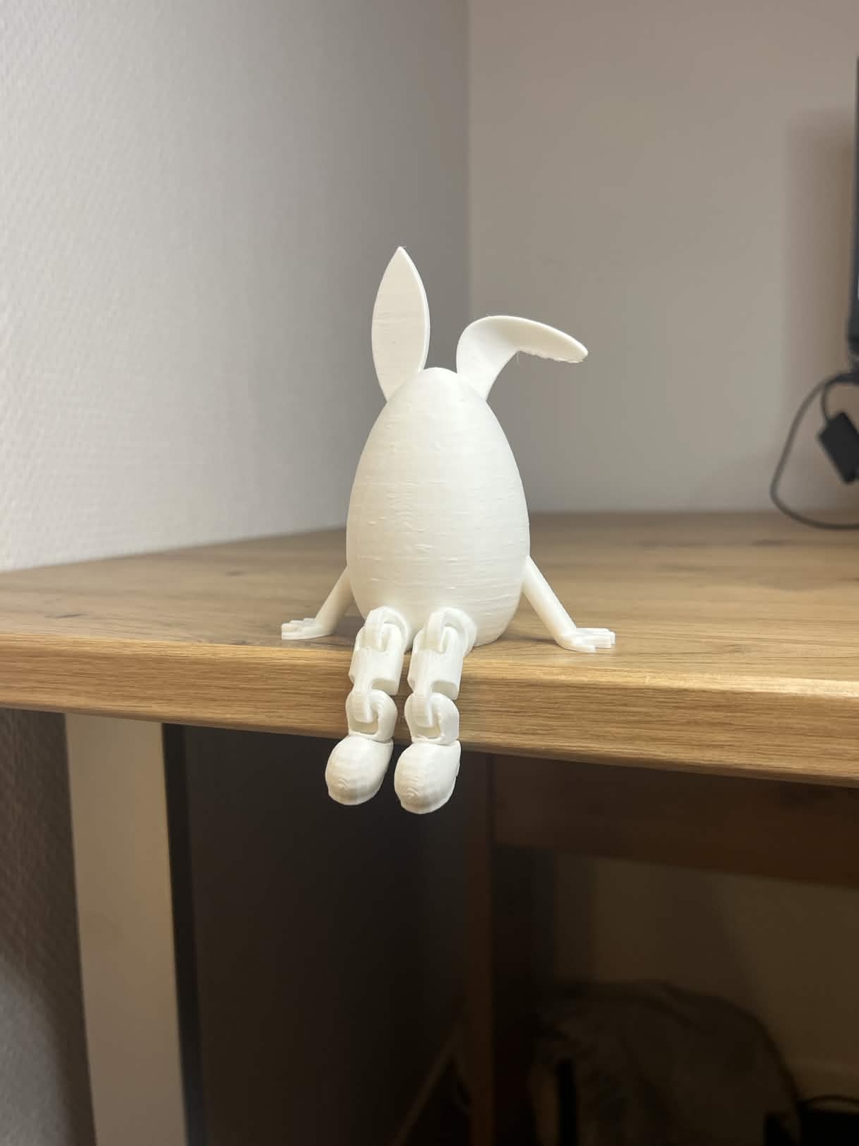 Easter egg, bunny, designed in a cute, cartoon style, Articulated | Œuf Pâque, oreille lapin, mignon, jambe articulés