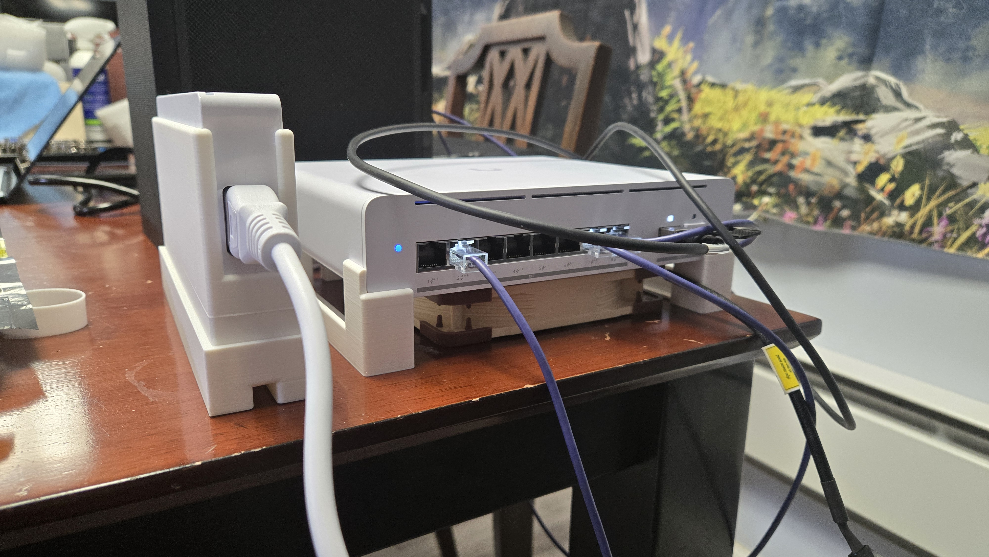 Ubiquiti/Unifi - USW-Pro-XG-8-PoE Desktop Frame