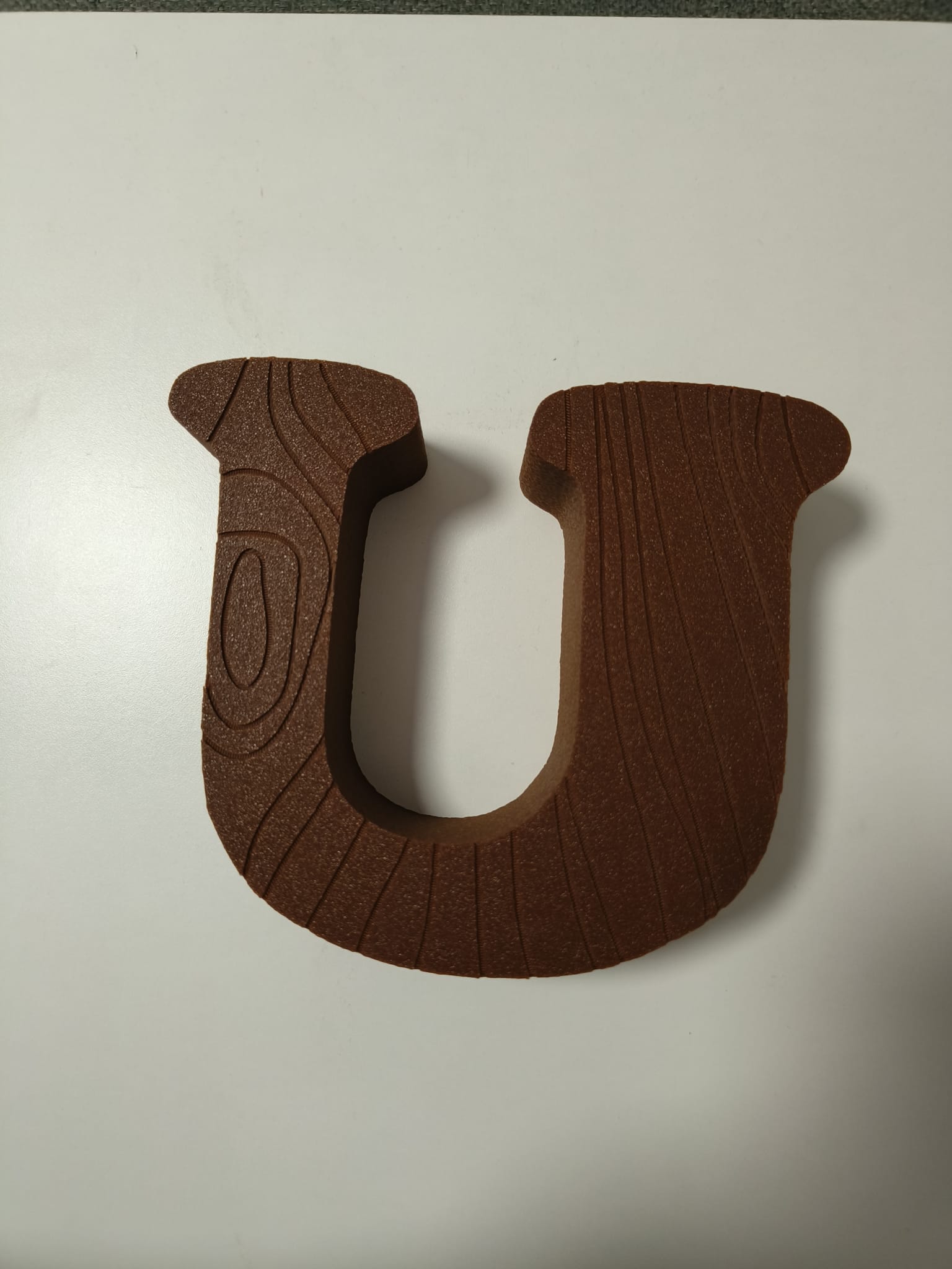 Letra U Decorativa efecto madera (PLA wood)