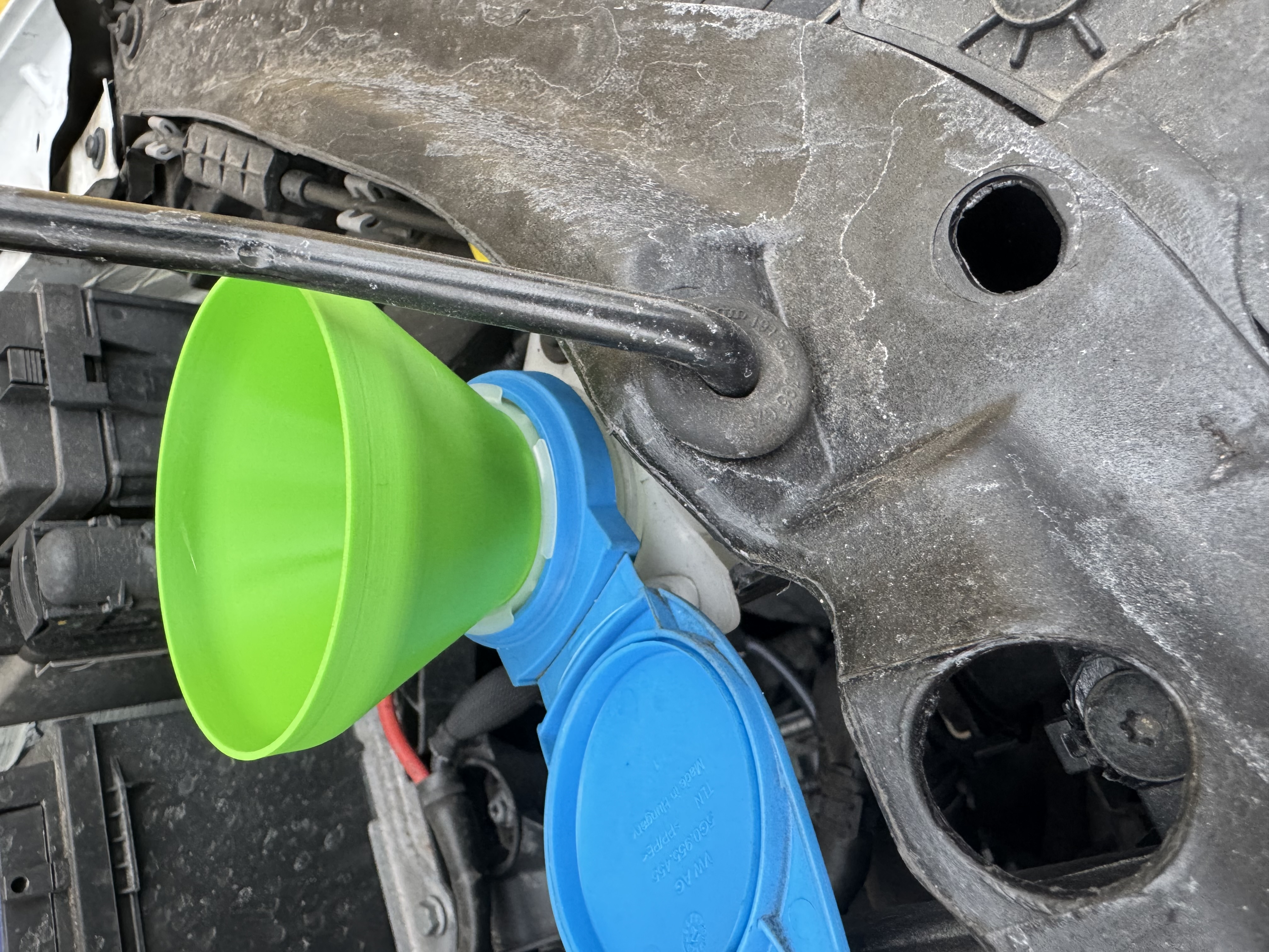 Trychtýř nádoby ostrikovačů škoda octavia 3/ skoda octavia 3 funnel