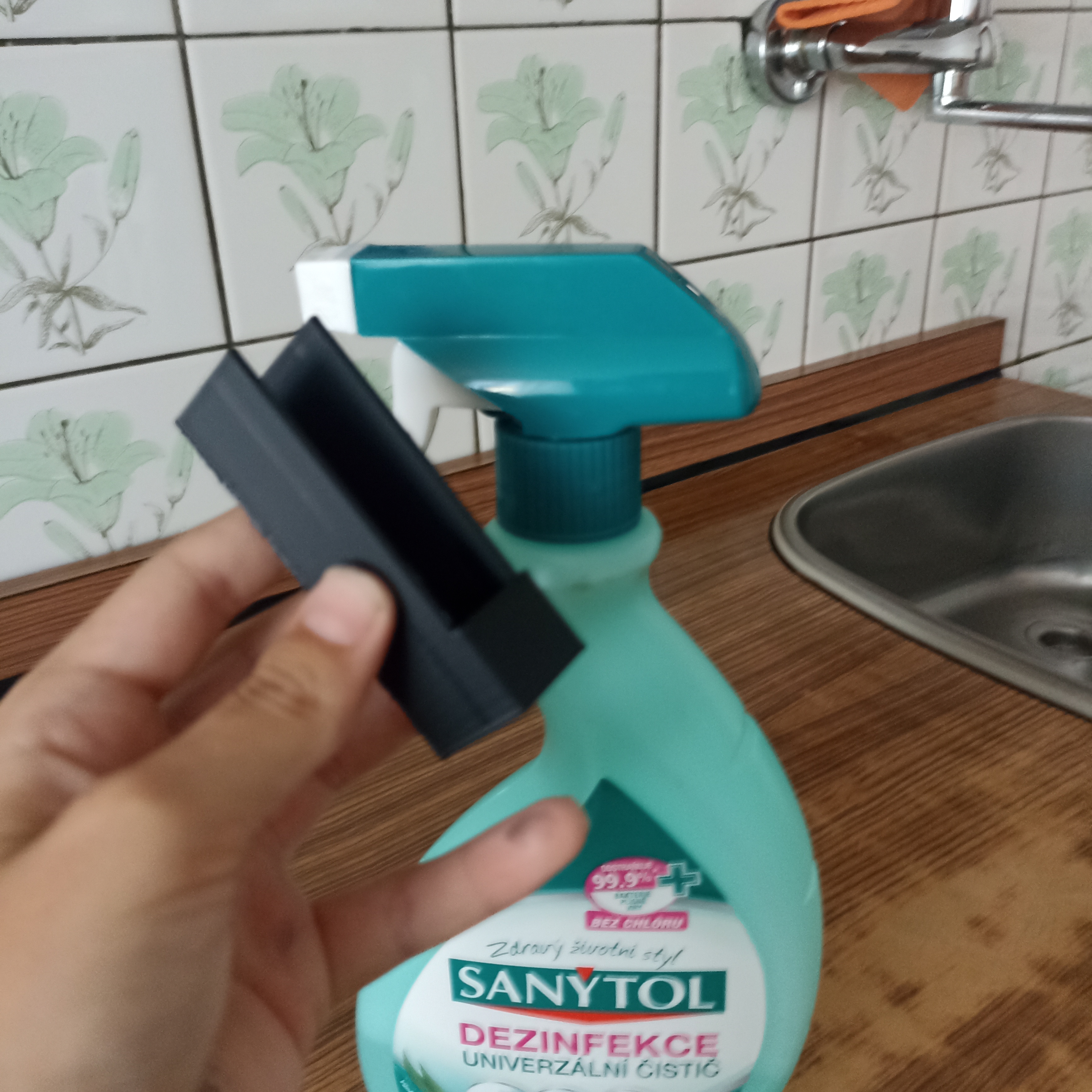 zátka na striekacie chemické látky-detská poistka