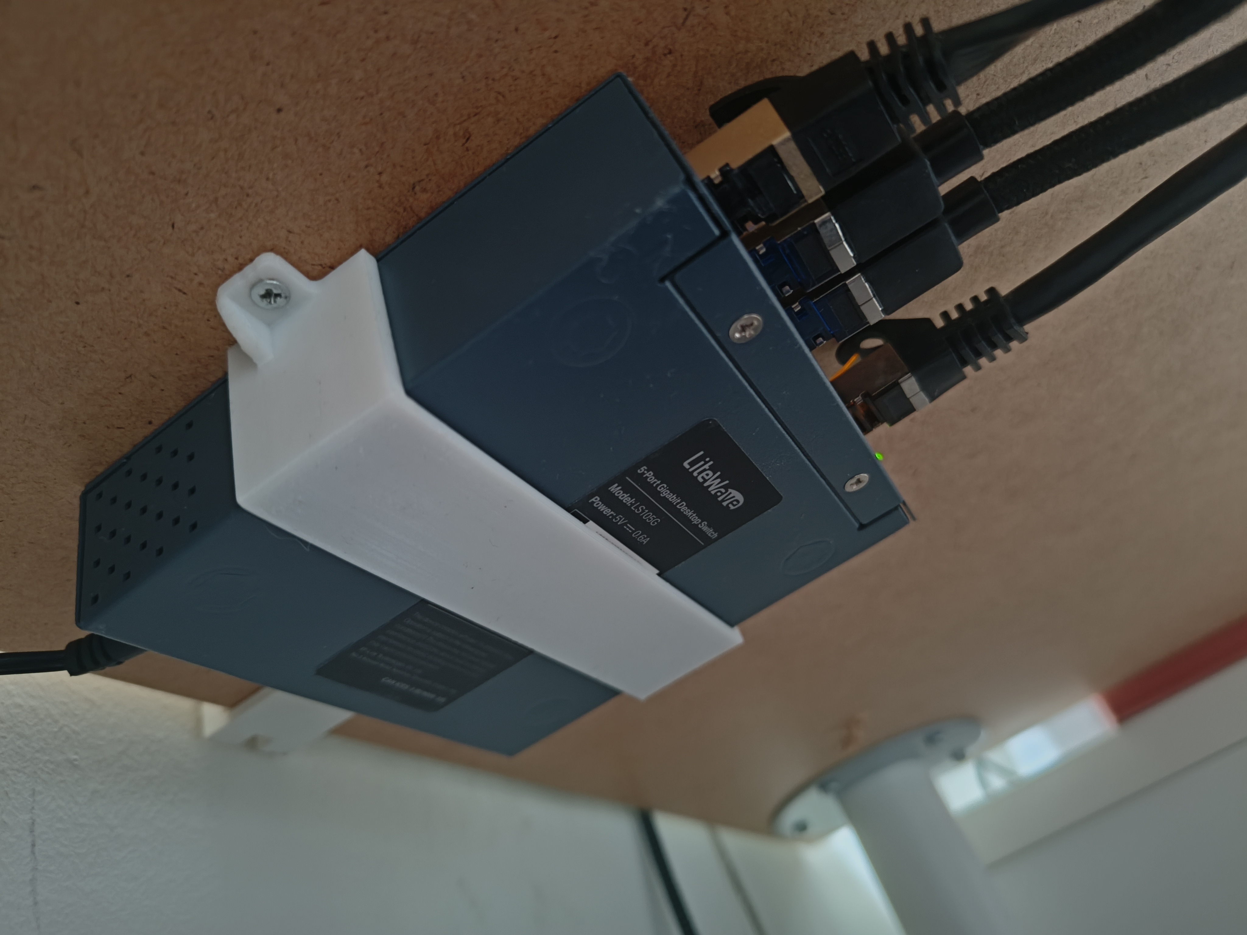 TP-LINK LS105G holder