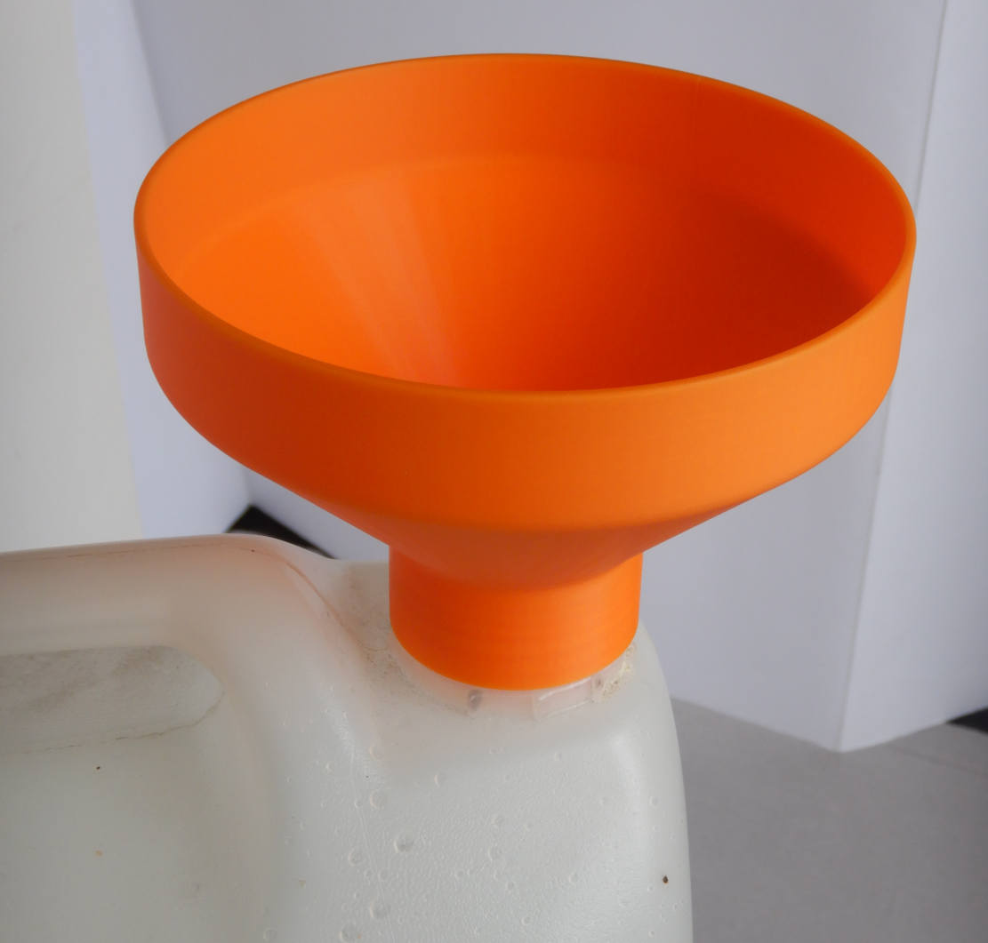 Trichter für 5 Liter Kanister zum aufschrauben; Funnel for 5-liter canisters, screw-on type; M39,5 x 4