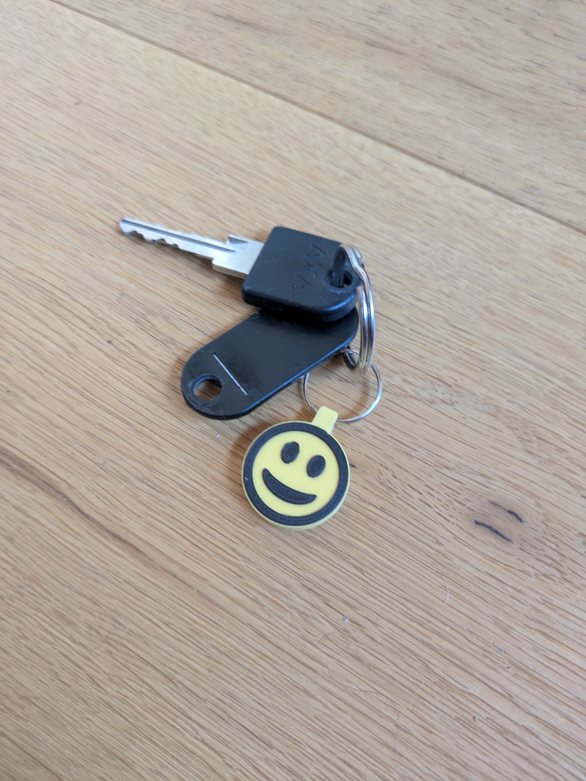 Smiley Happy Keychain / Smiley Schluesselanhaenger