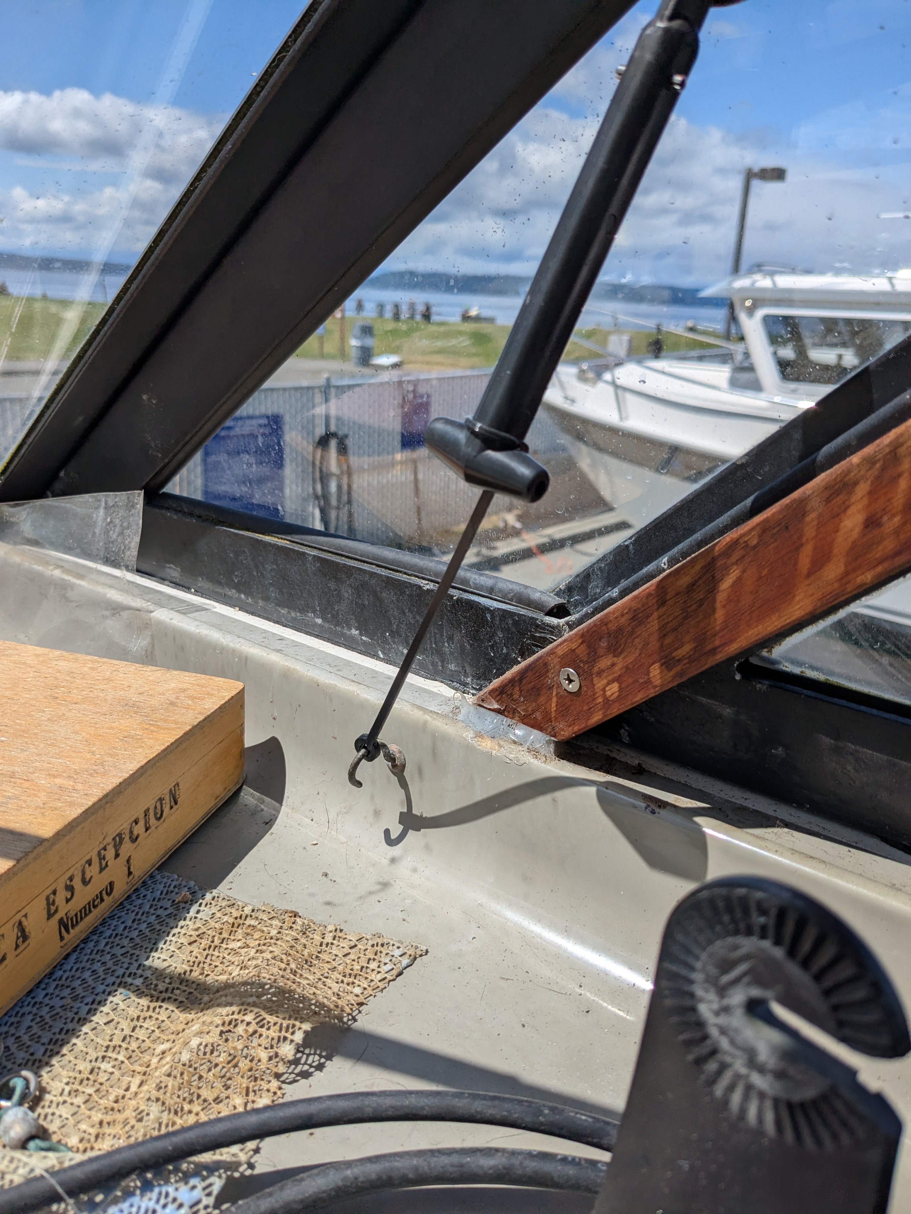 Boating - Bayliner Vent Window Bungie