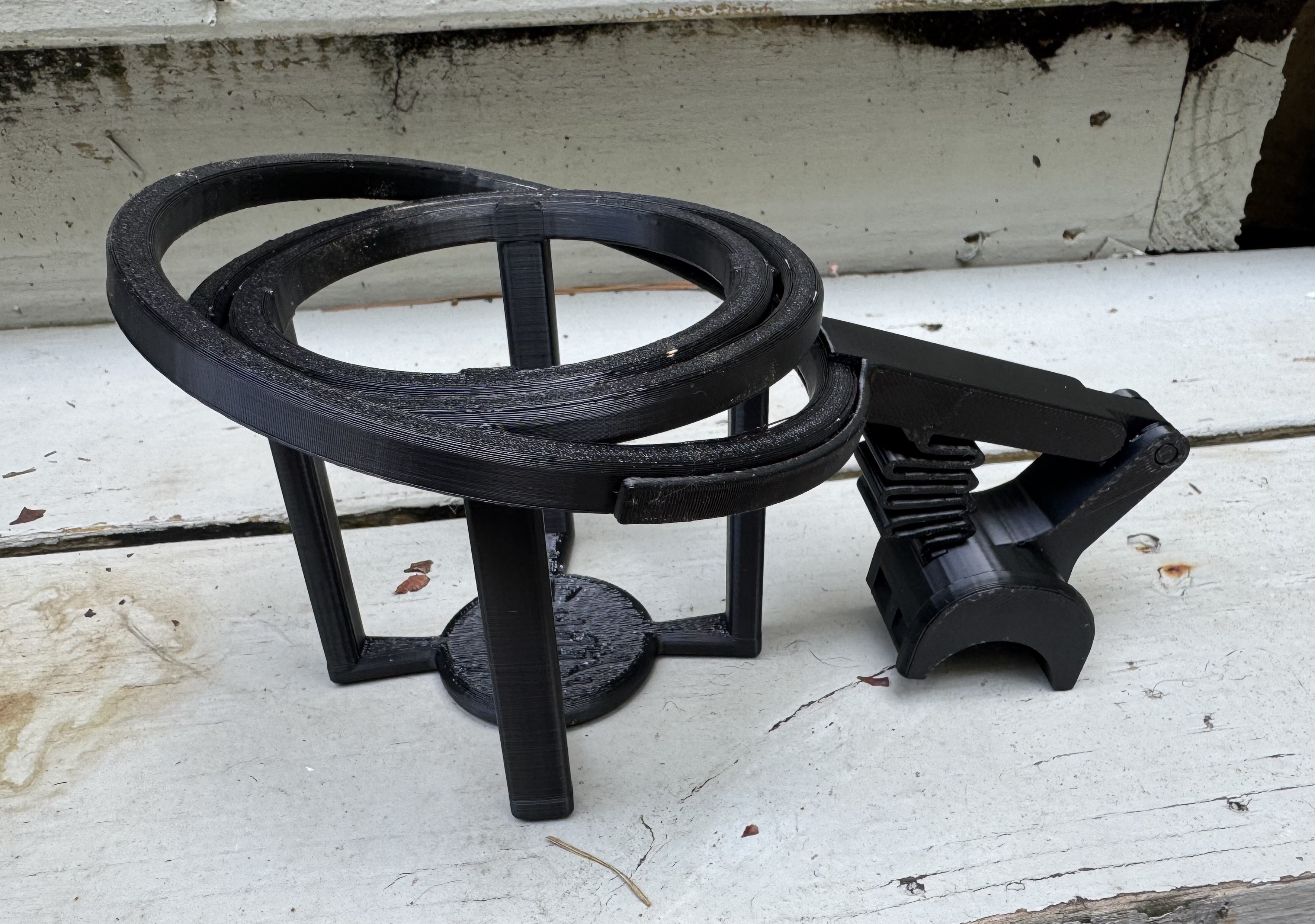 Gimbaled soda can holder for a bike handlebar, or sailboat railing.