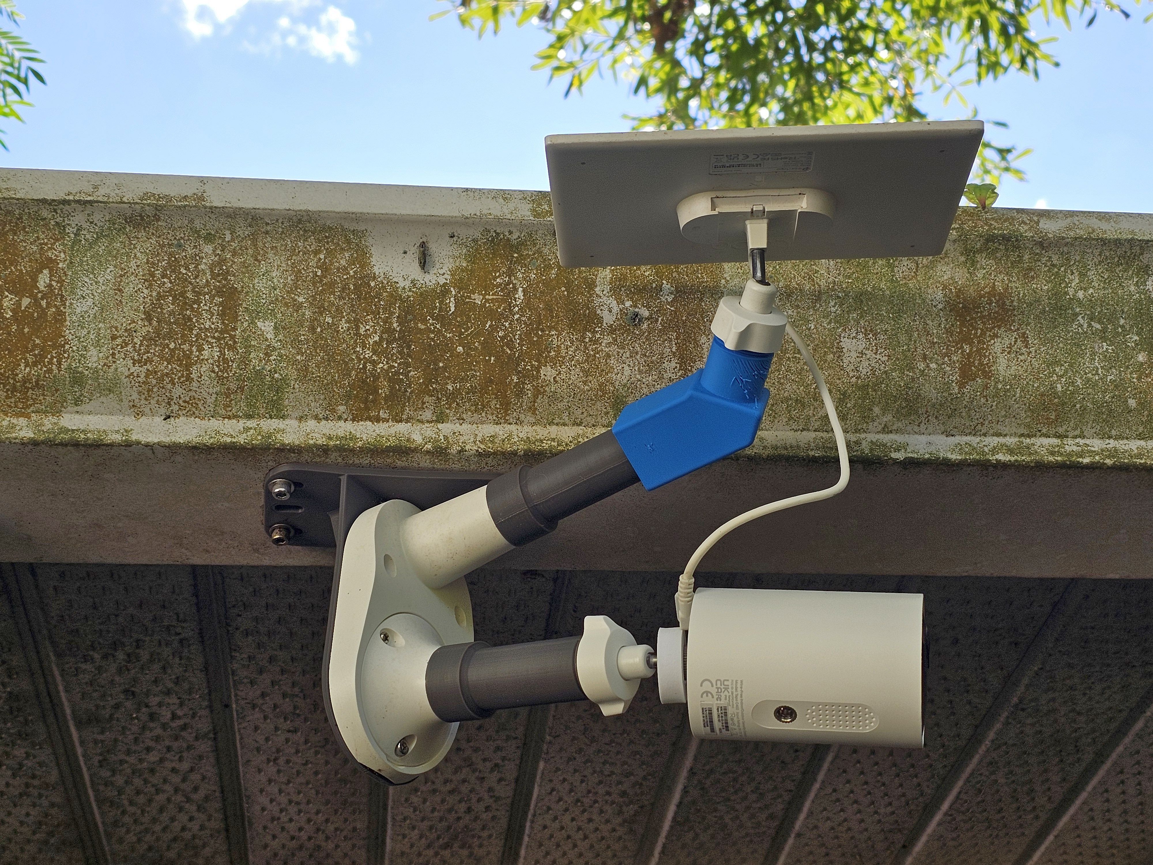 TAPO C402 Direct Mount on Gutter - Camera will look to either your left or right when mounted by choice of bracket