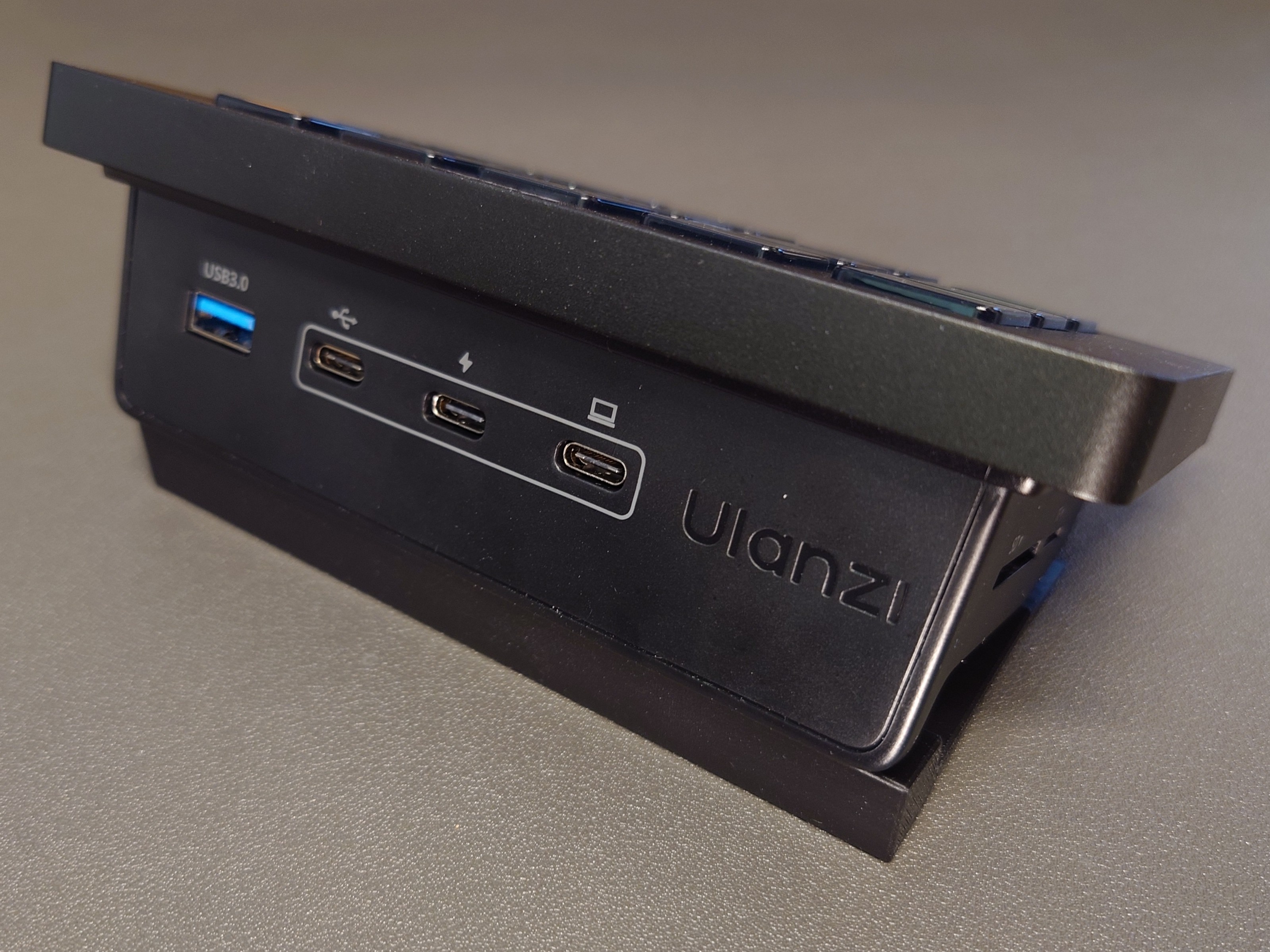 10° Tilt stand for the Ulanzi Stream Deck D200H– Improve Your Viewing Angle/Ulanzi Stream Deck D200H用チルトスタンド